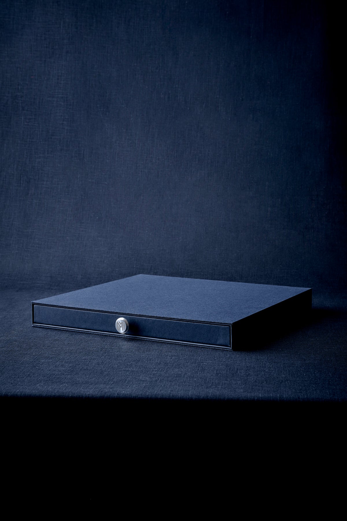 Black Luna plate (30cm)