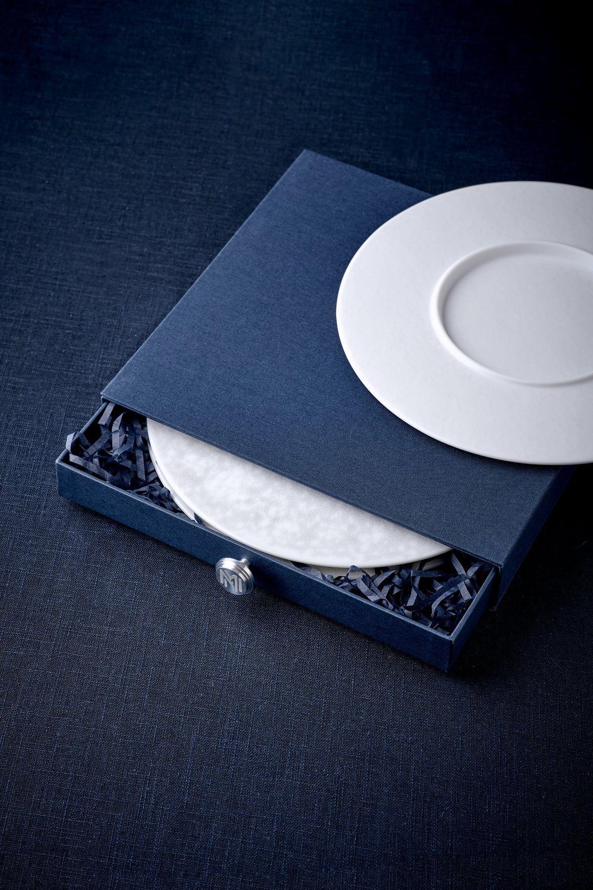 Gift box for starter and eclipse plates
