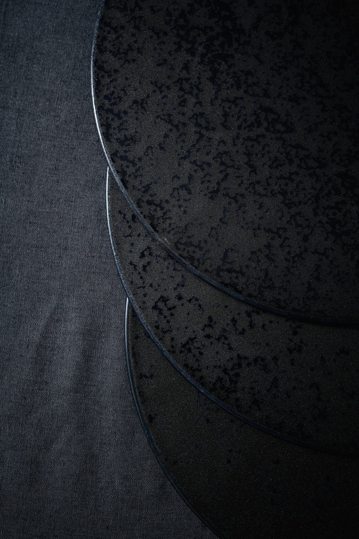 Black Luna plate (30cm)